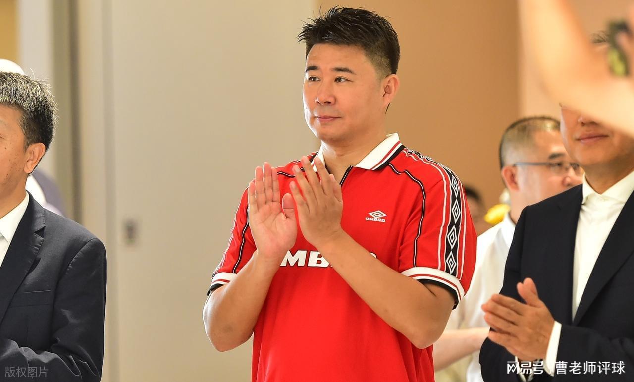 im电竞下载-全队遭批，唯他获赞！董方卓唯一认可的U23铁腰，要登陆英超了
